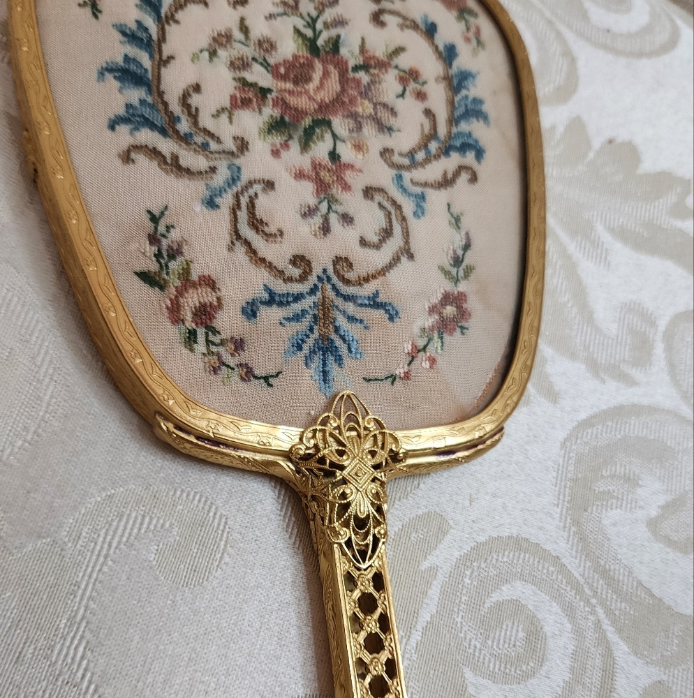 VINTAGE Gold Tone Hand Mirror Embroidered Floral Back Heavy Beveled Glass Vanity - Picture 4 of 13
